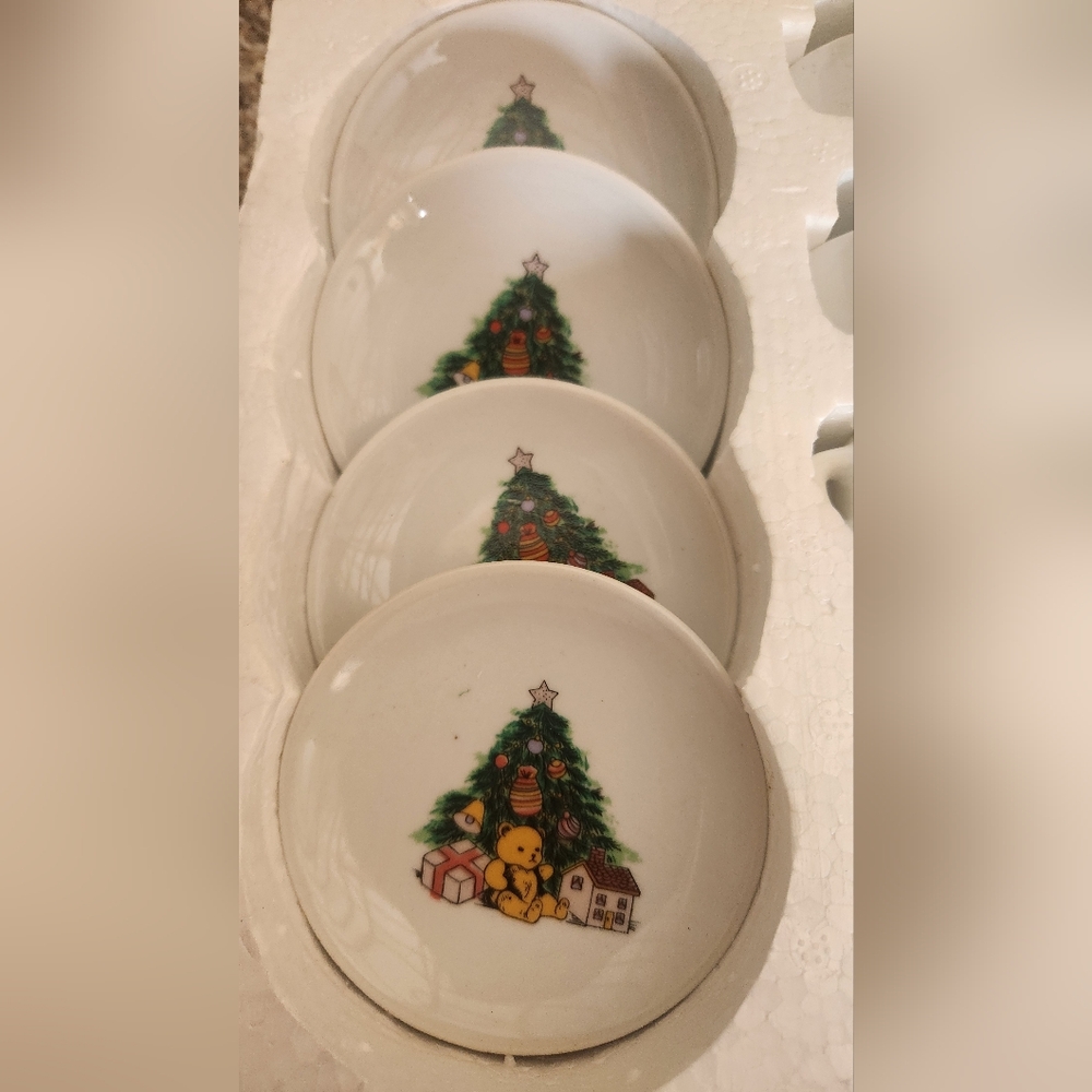Christmas Tree Tea Set - Picture 2 of 5